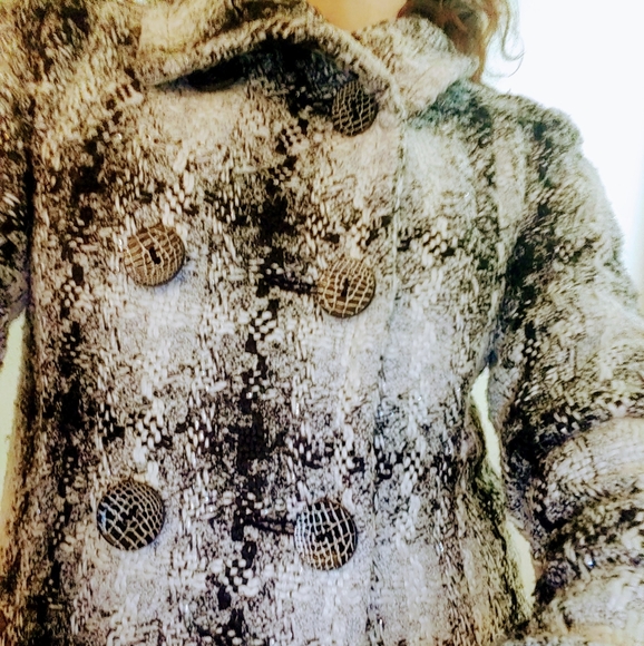 Coats - Picture 5 of 5